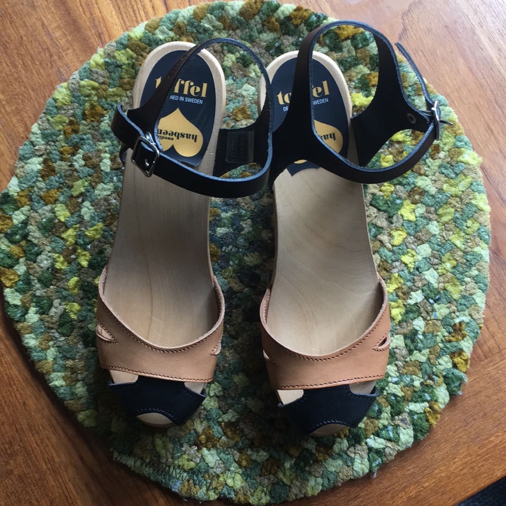 Swedish Hasbeens Tan and Black Leather Platform Sandals - Picture 3 of 12